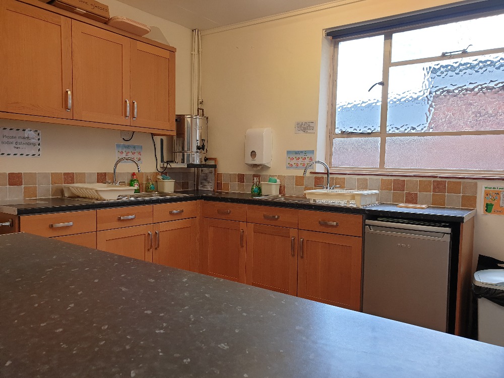 Fully equipped kitchen in Maidstone for rent. 6gal/27ltr tea urn. Dual fuel range cooker and refrigerator. Pots and pans, utensils, crockery and cutlery included. Fire blanket and fire extinguishers provided. Microwave oven.